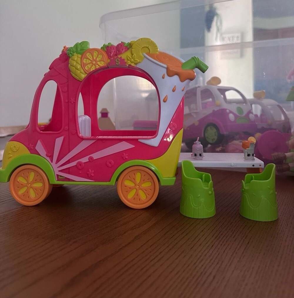 Shopkins Smoothie Truck Juice Vehicle Playset